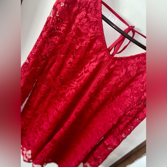 Speechless Lace Dress - Picture 3 of 5